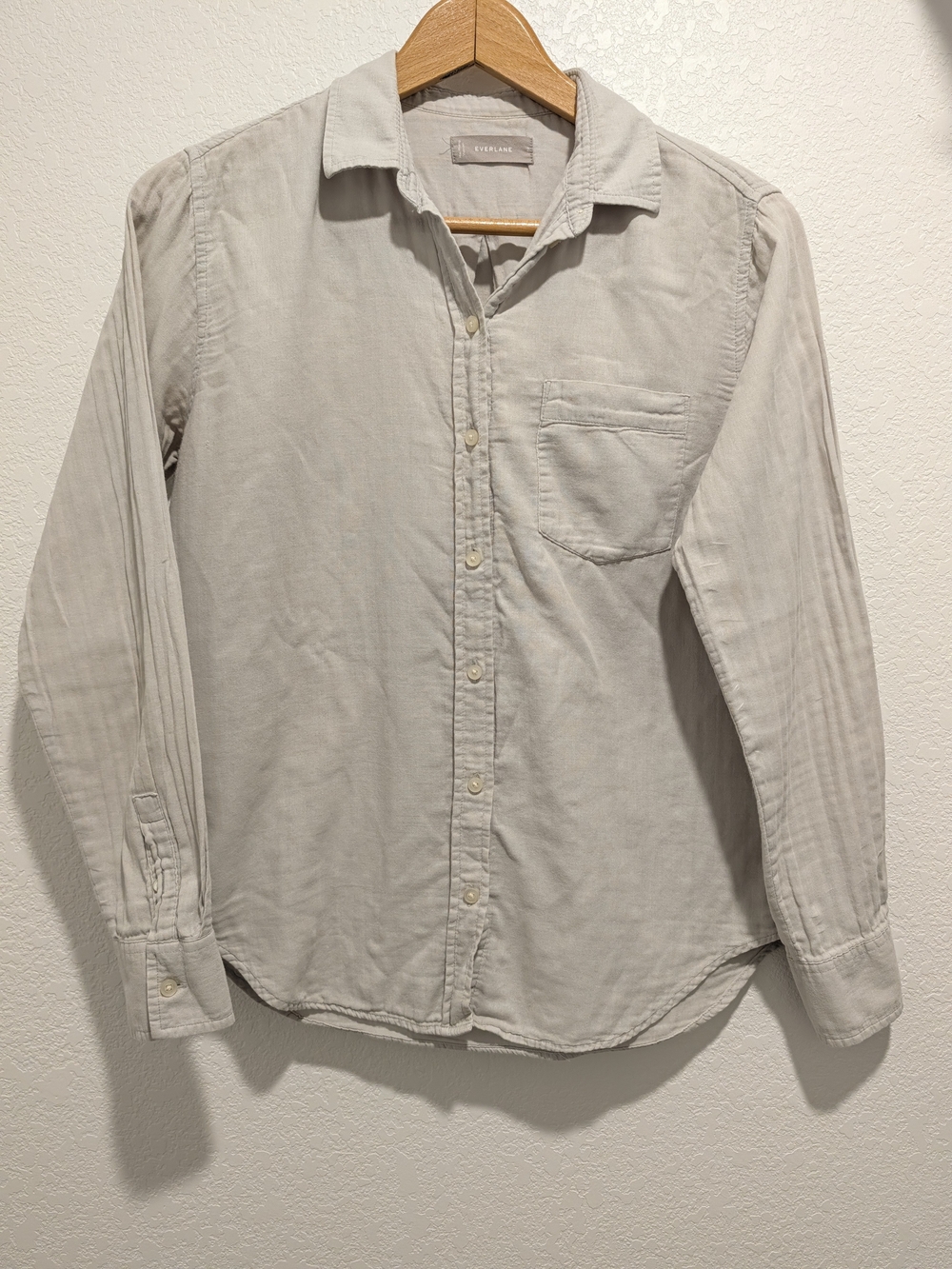 Everlane Women's 100% Cotton Gauze Relaxed Button-Down Shirt in Light Grey